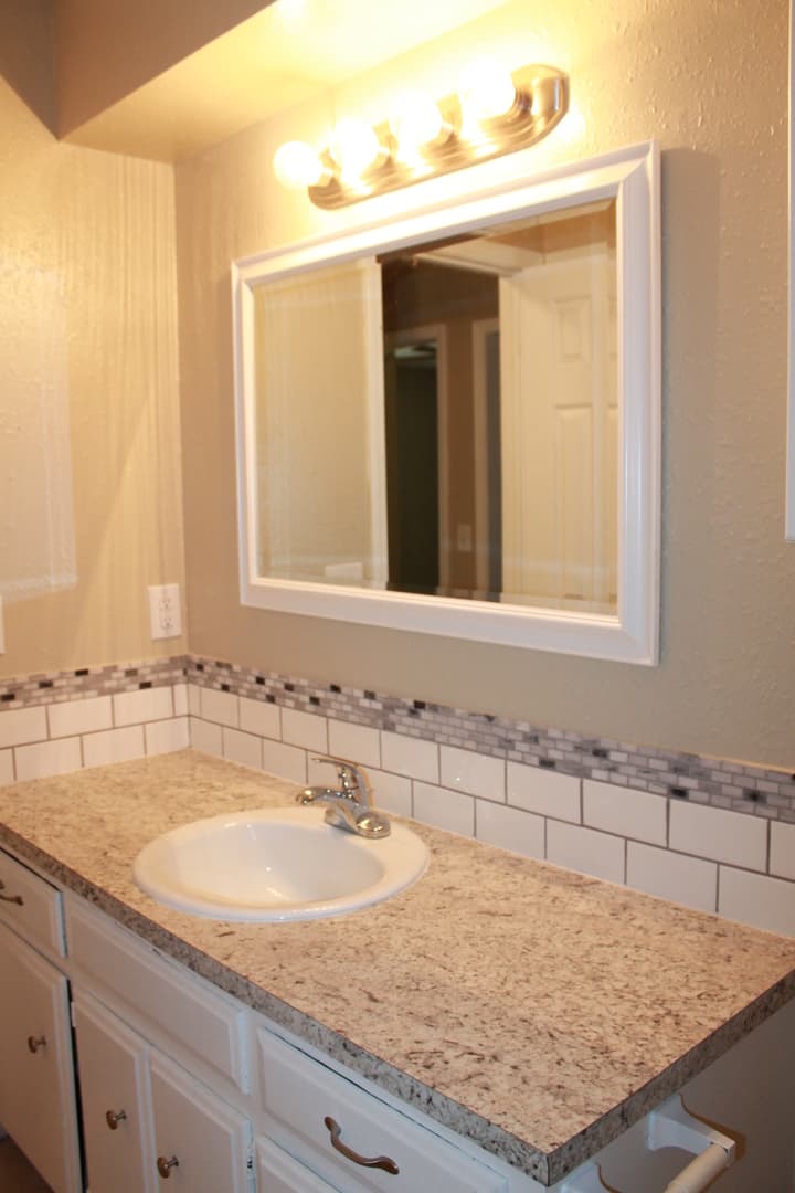 Midwest City House: 4035 Locust Dr