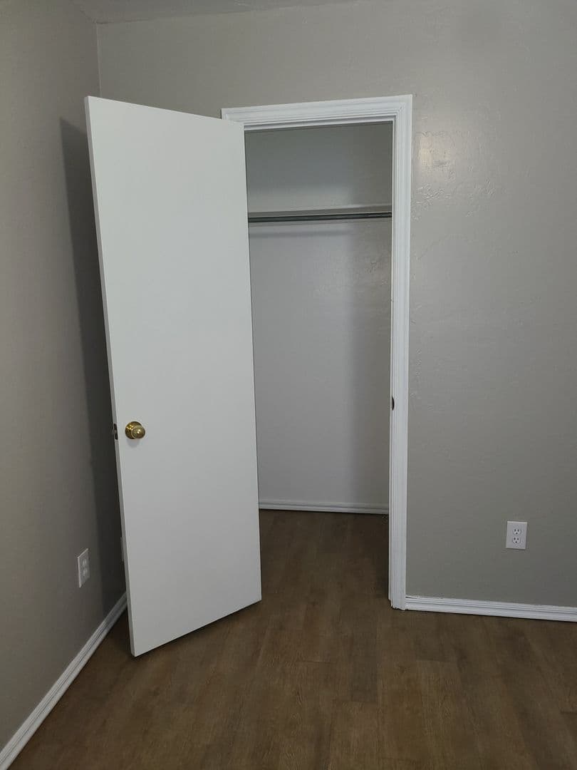 Midwest City House: 425 Pinehurst Dr