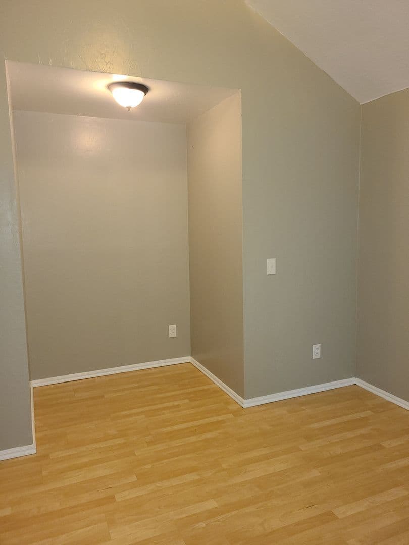 Midwest City House: 425 Pinehurst Dr