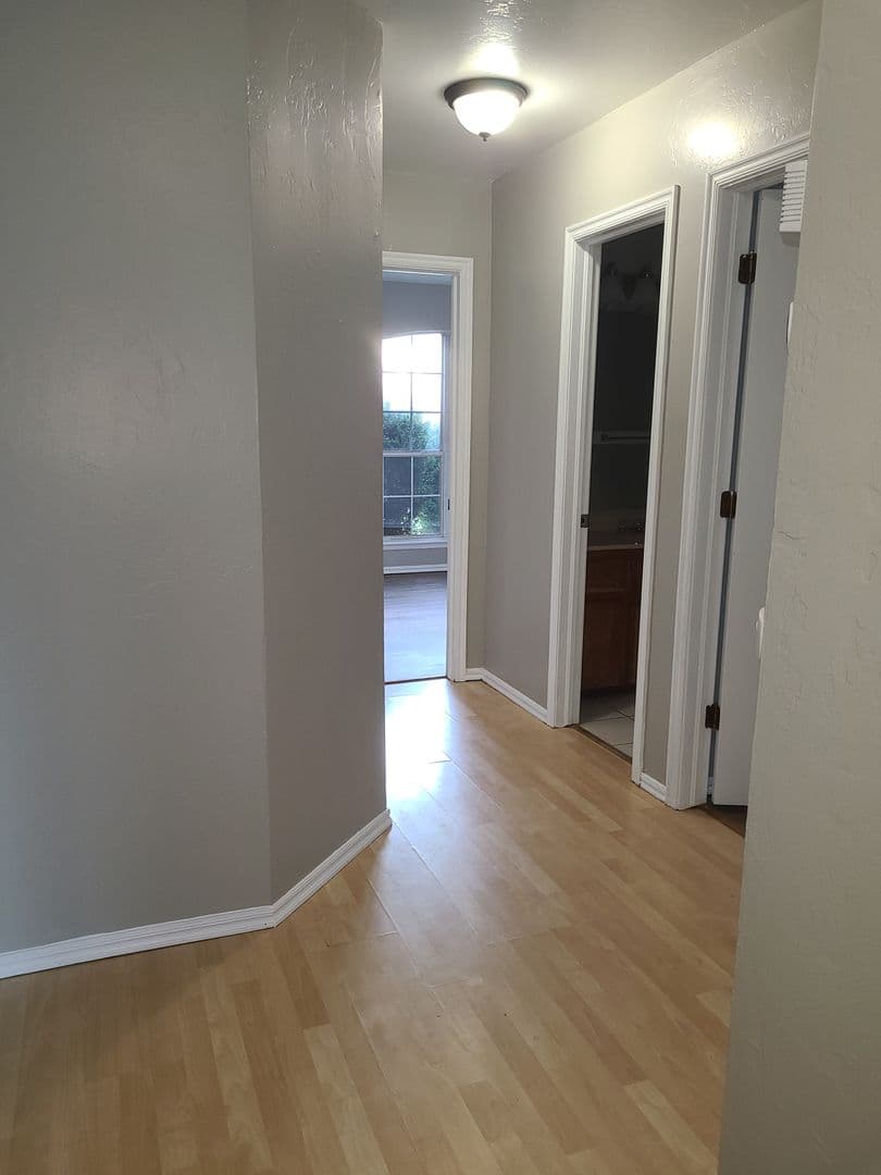 Midwest City House: 425 Pinehurst Dr