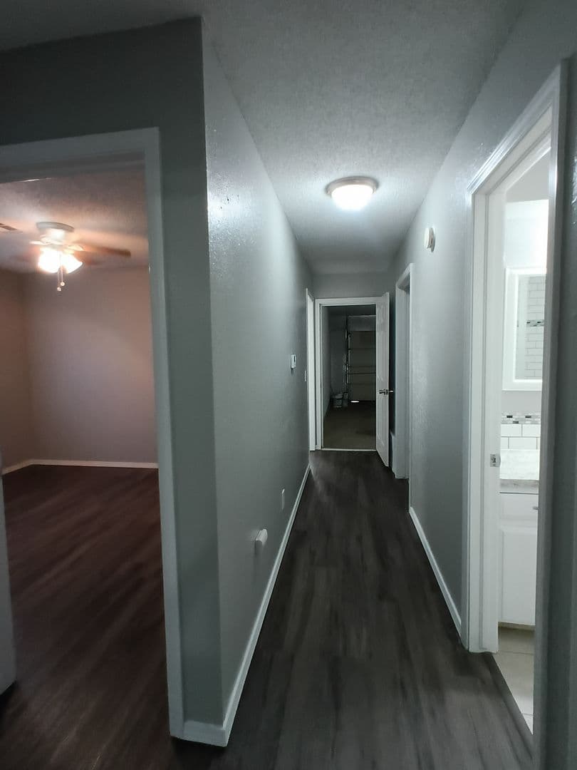 Midwest City House: 4035 Locust Dr