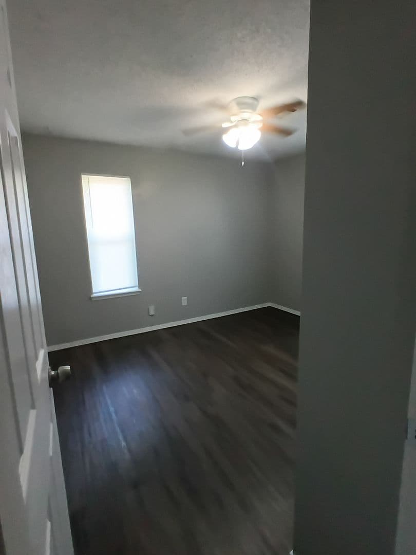 Midwest City House: 4035 Locust Dr