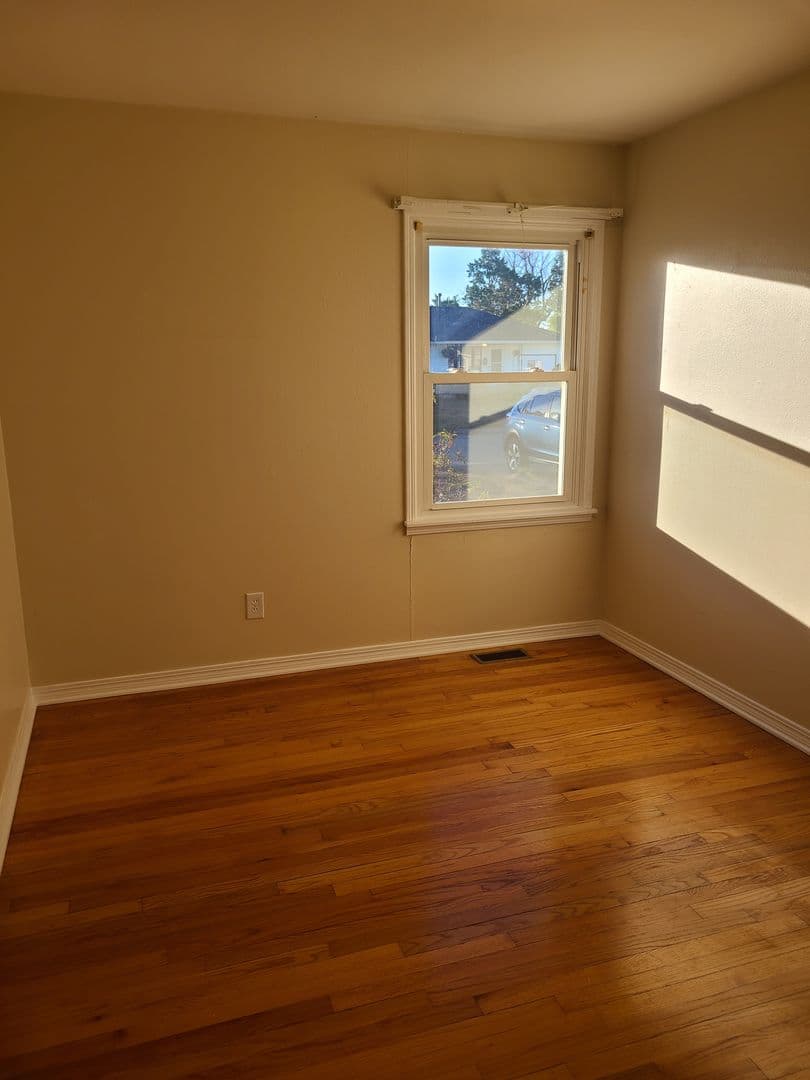 Midwest City House: 737 E Steed