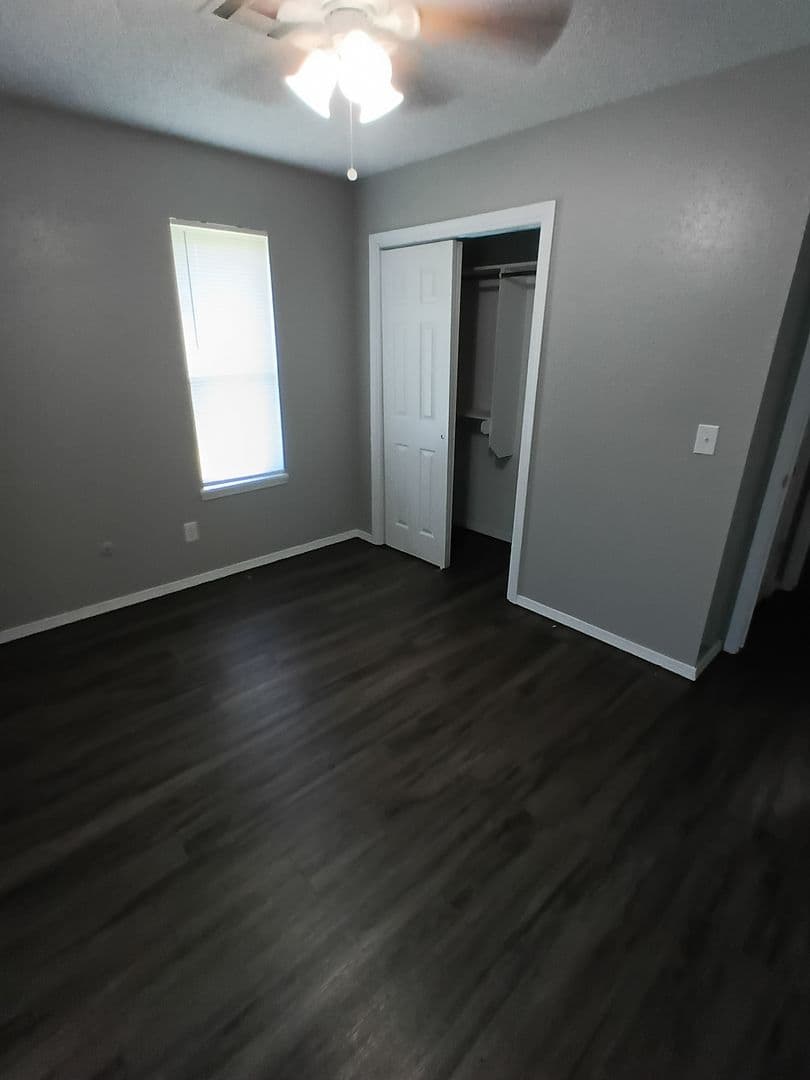 Midwest City House: 4035 Locust Dr