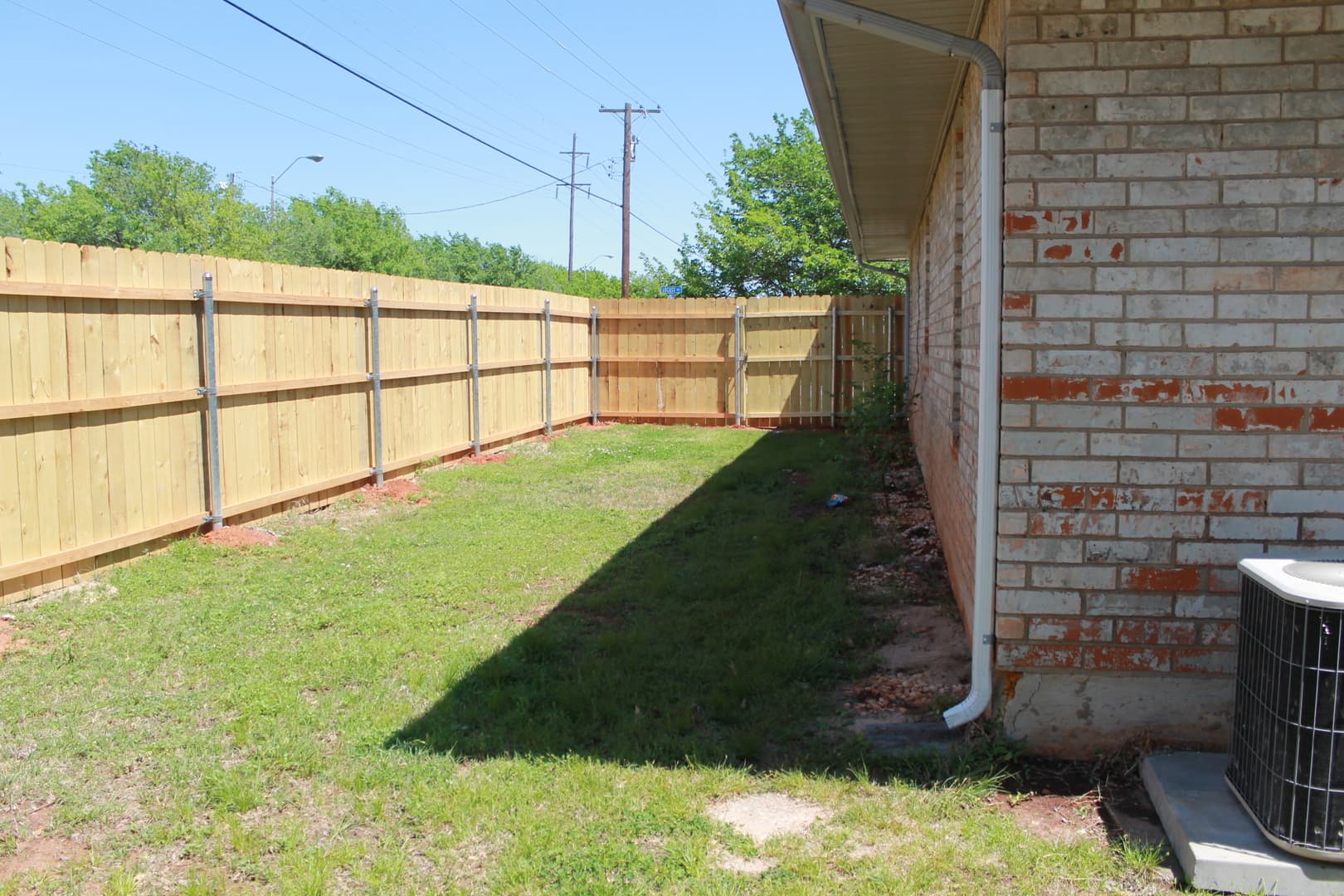 Midwest City House: 4035 Locust Dr