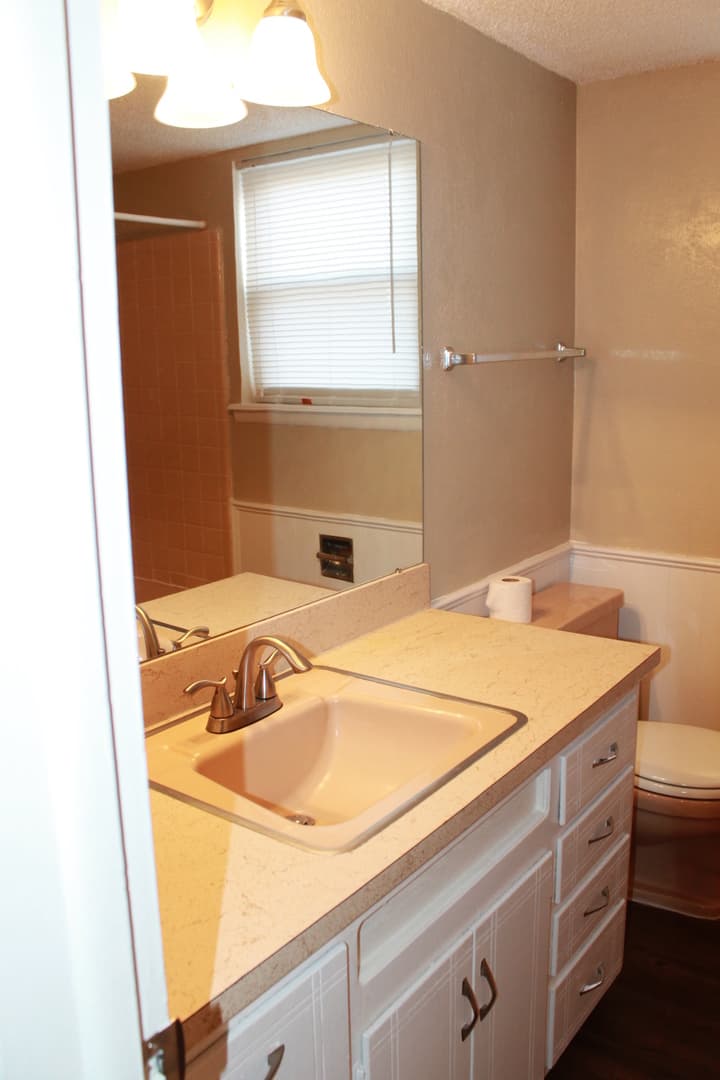 Del City House: 3035 Del View
