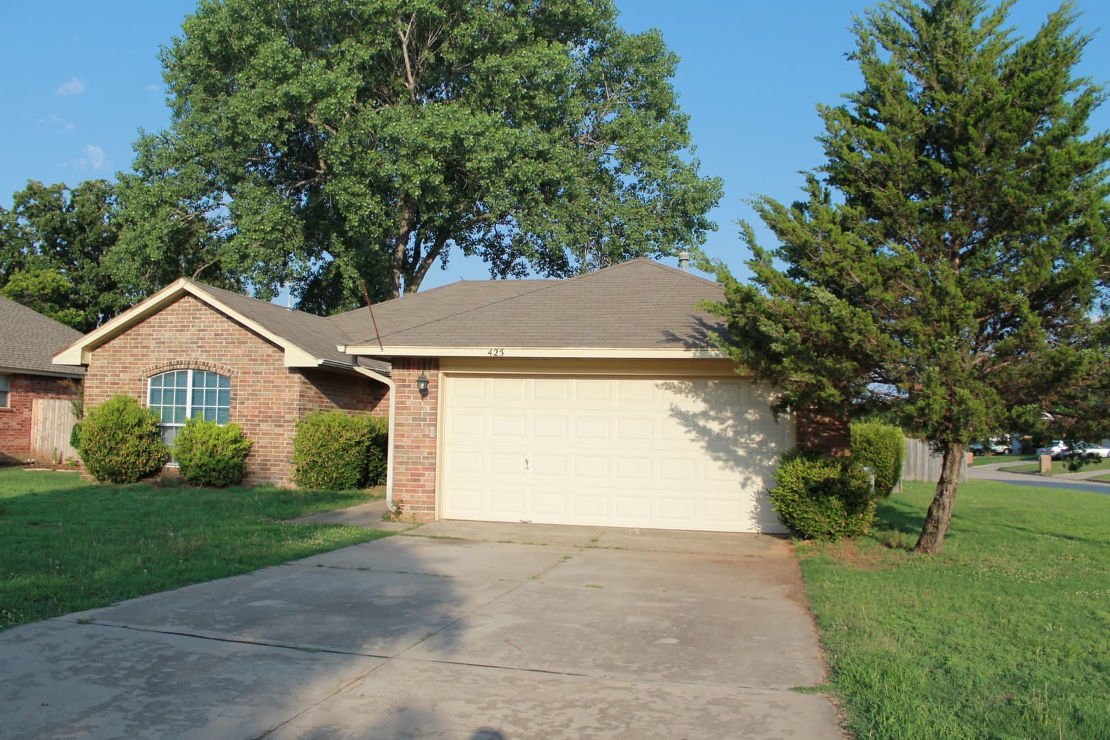 Midwest City House: 425 Pinehurst Dr