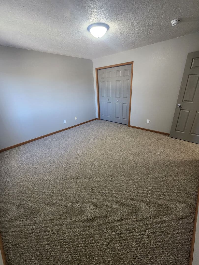 Bismarck Apartment: 1600 Mapleton Ave