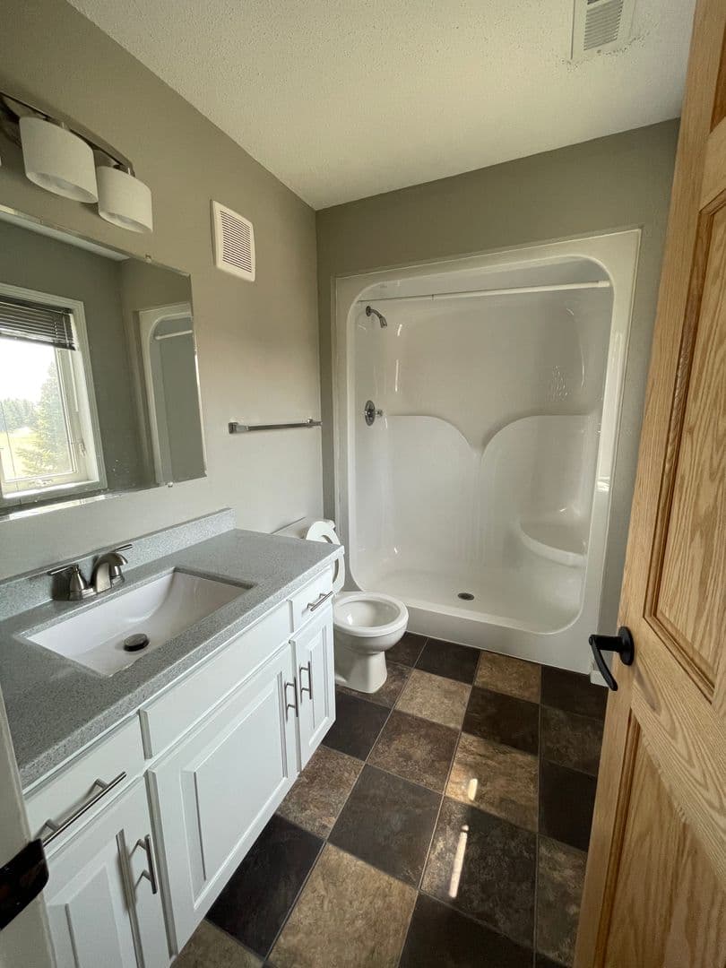 Bismarck Apartment: 1600 Mapleton Ave