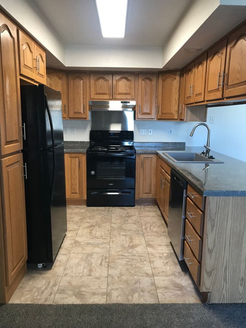 Bismarck Apartment: 1600 Mapleton Ave