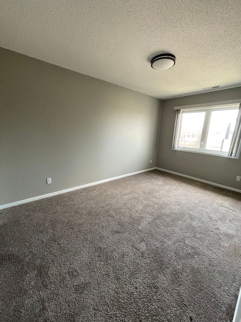 Bismarck Apartment: 1600 Mapleton Ave