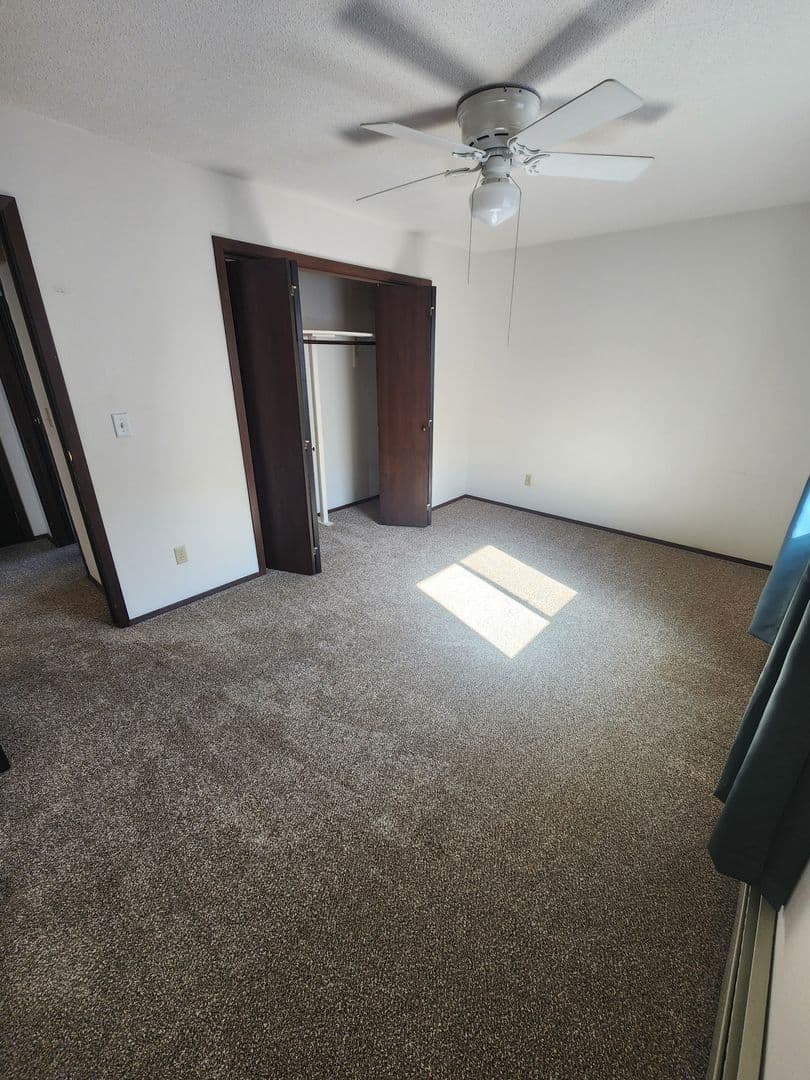 Mandan Apartment: 1508 1st Ave NW