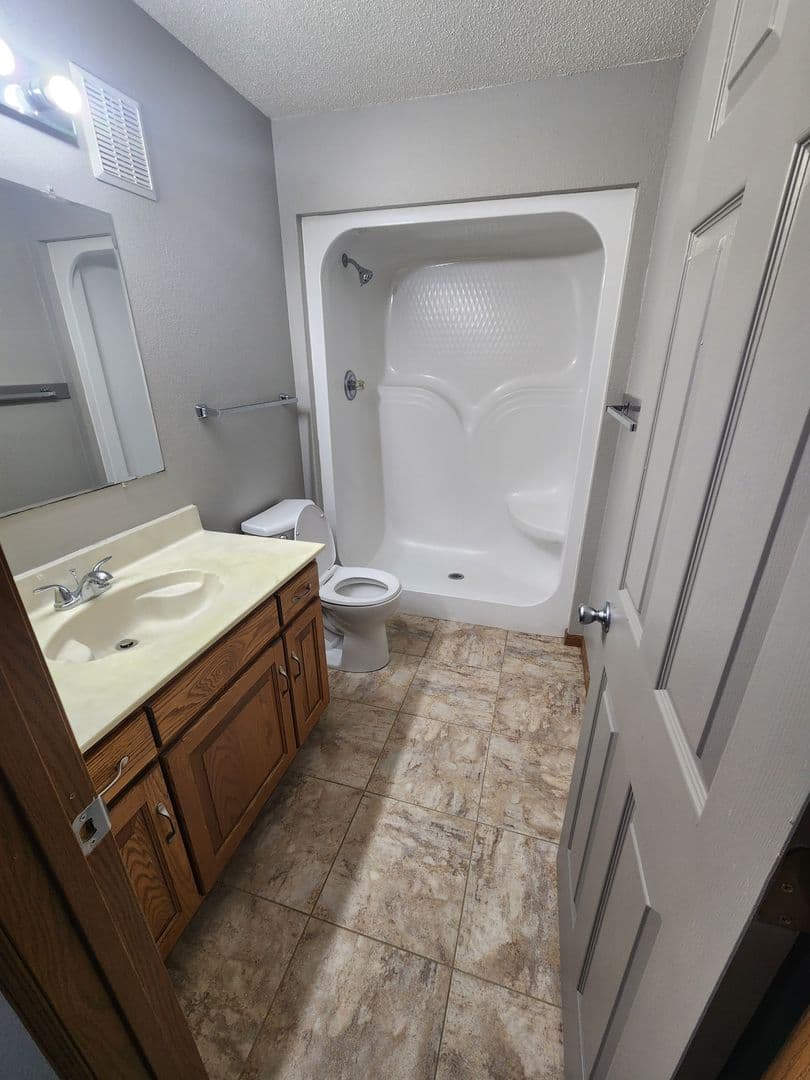 Bismarck Apartment: 1600 Mapleton Ave