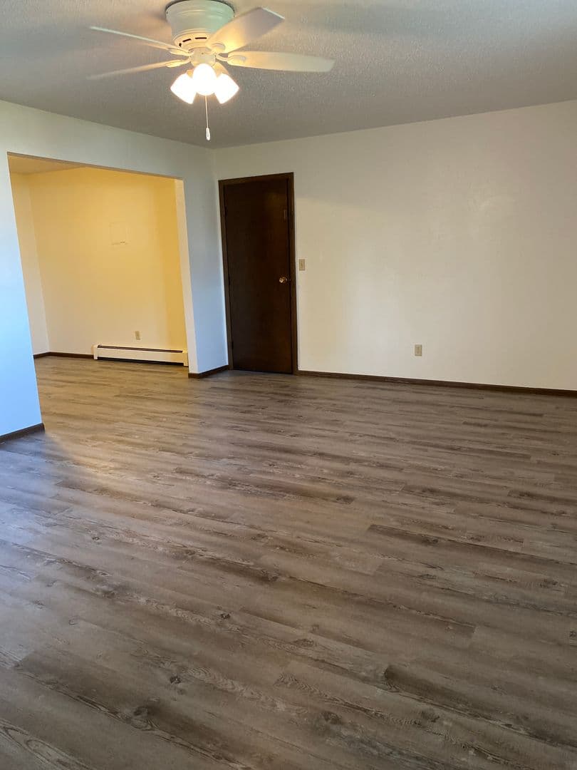 Mandan Apartment: 1603 9th Ave NW