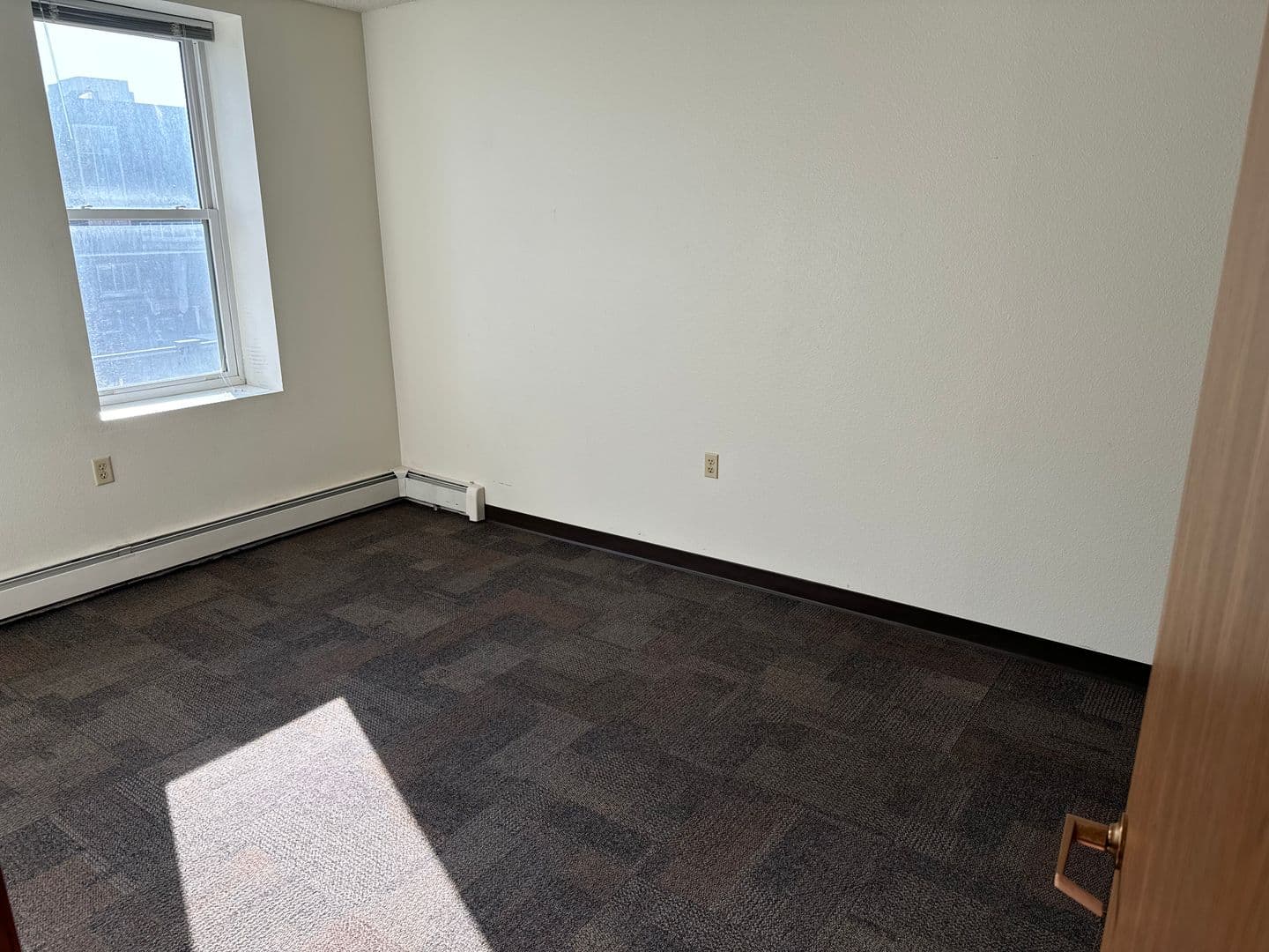 Bismarck Apartment: 112 N 5th St