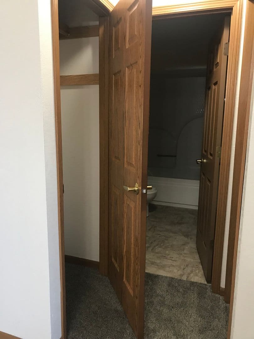 Bismarck Apartment: 1600 Mapleton Ave