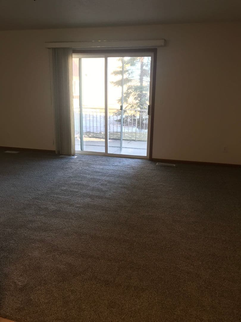 Bismarck Apartment: 1600 Mapleton Ave