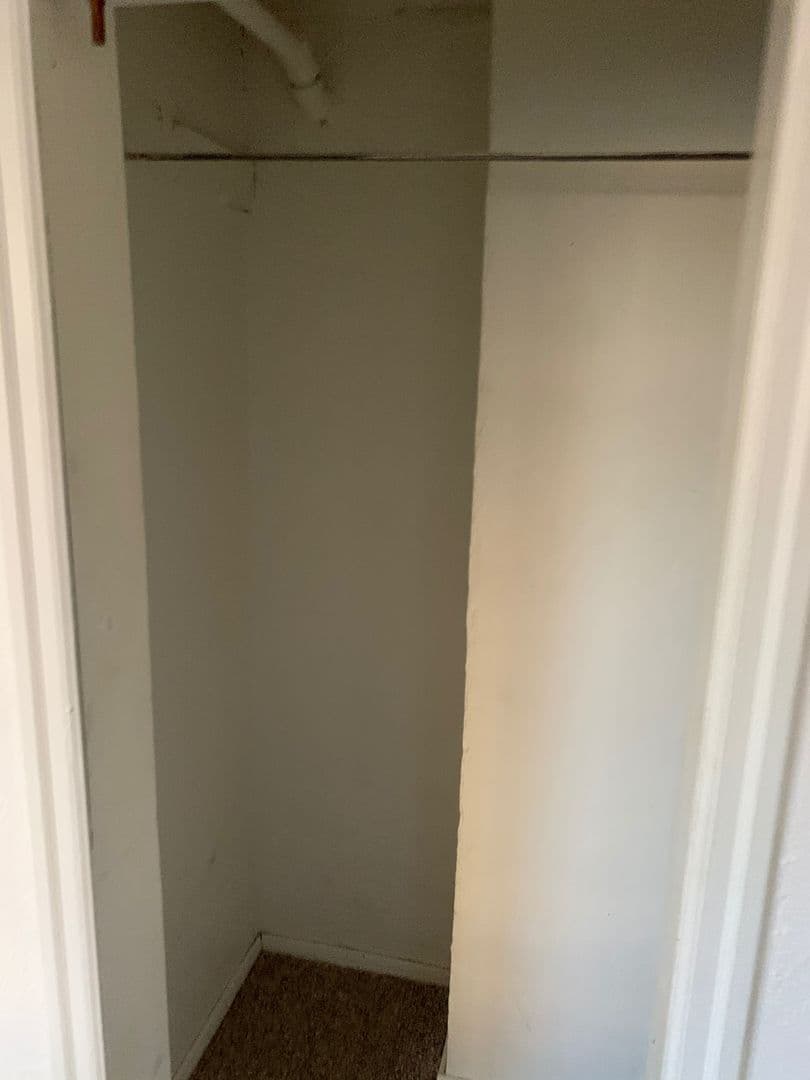 Mandan Apartment: 106 8th St NW