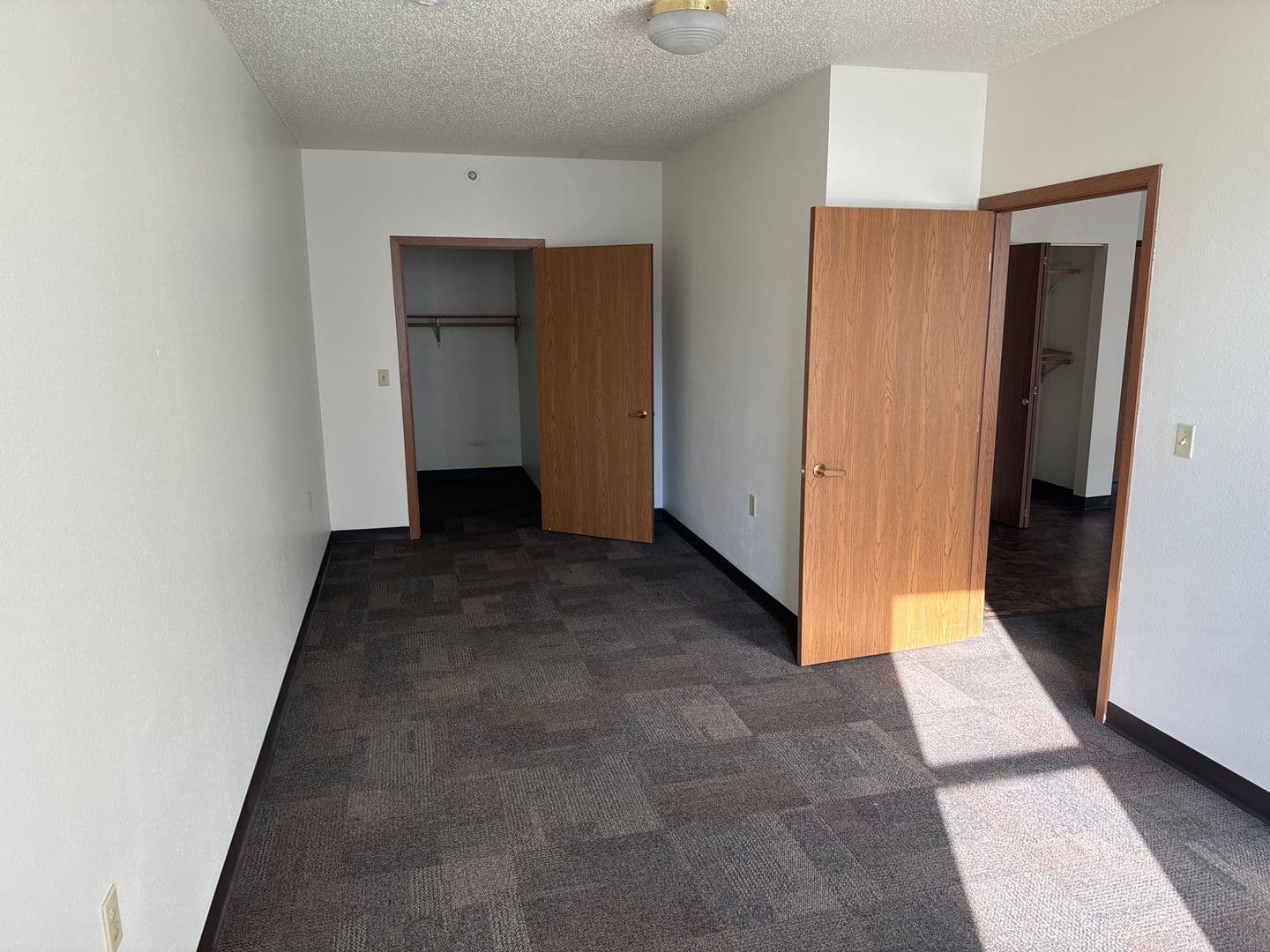 Bismarck Apartment: 112 N 5th St