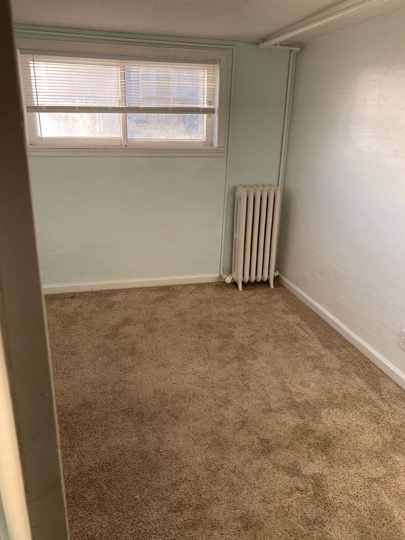 Mandan Apartment: 106 8th St NW