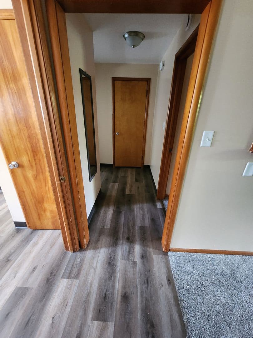Mandan Apartment: 706/708 Collins Ave