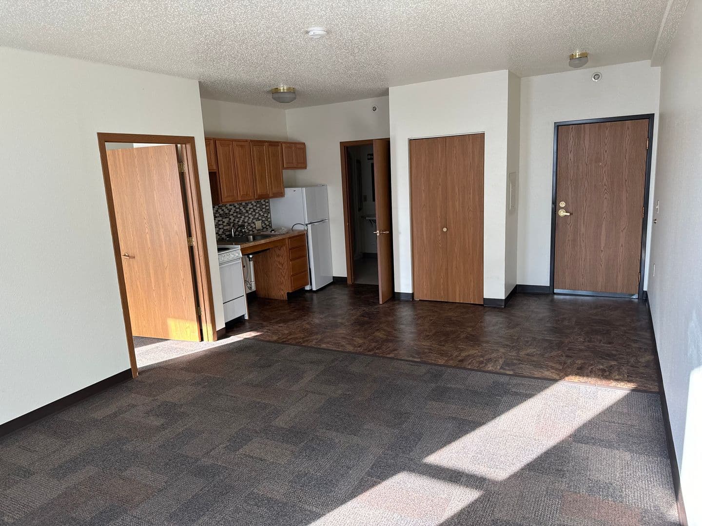 Bismarck Apartment: 112 N 5th St