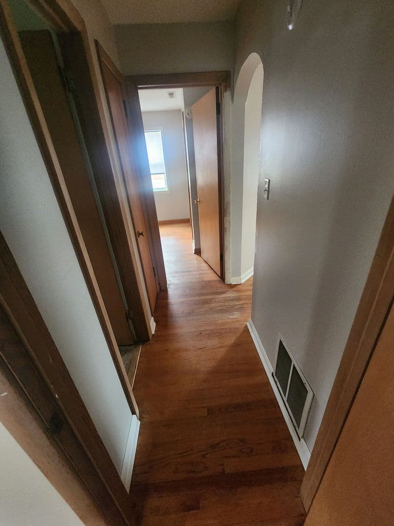Bismarck Apartment: 1024 N 15th St