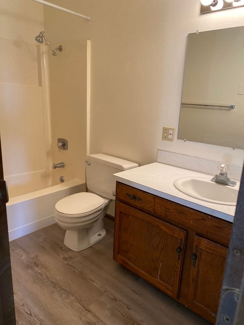 Mandan Apartment: 1603 9th Ave NW
