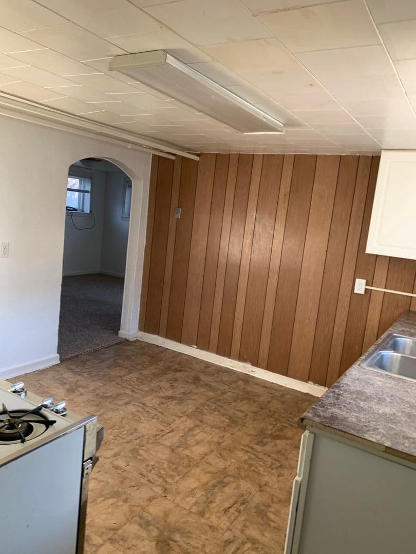 Mandan Apartment: 106 8th St NW