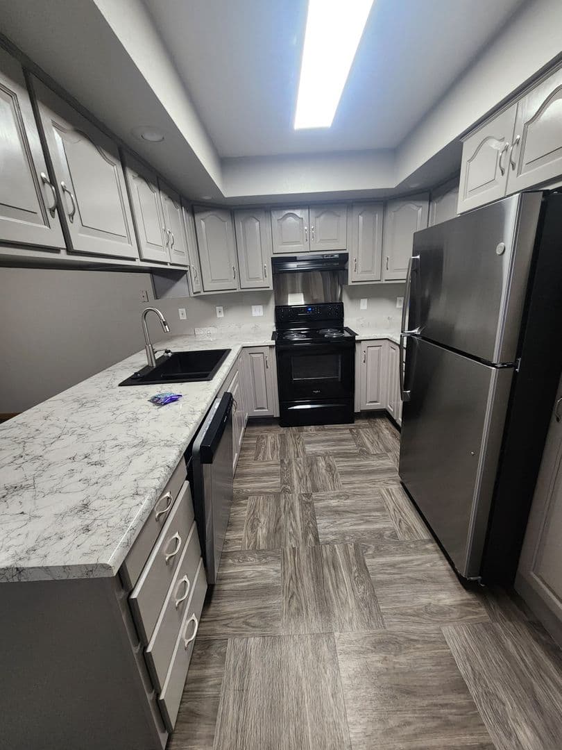 Bismarck Apartment: 1600 Mapleton Ave