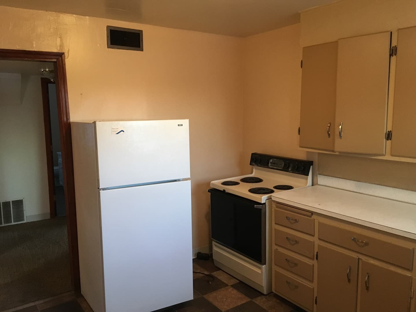 Mandan Apartment: 600 9th Street NW
