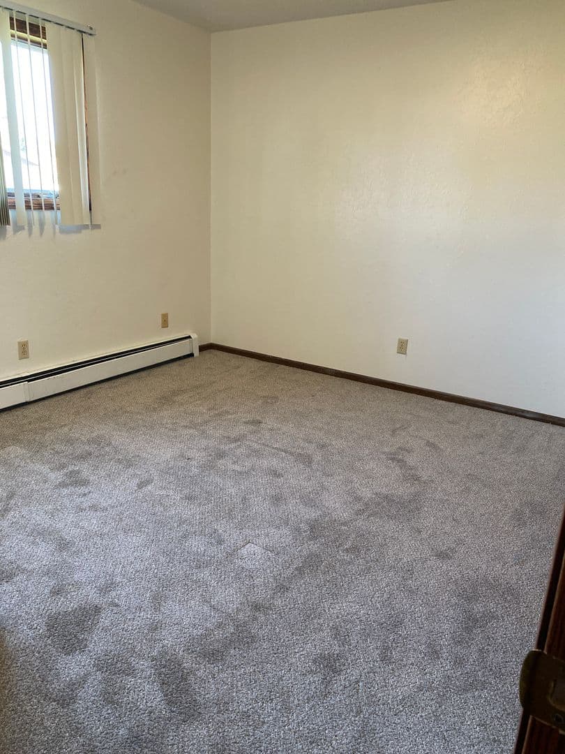 Mandan Apartment: 1603 9th Ave NW
