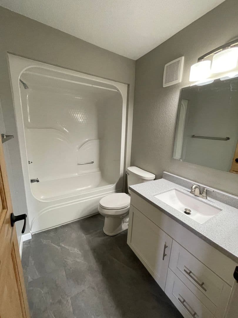 Bismarck Apartment: 1600 Mapleton Ave