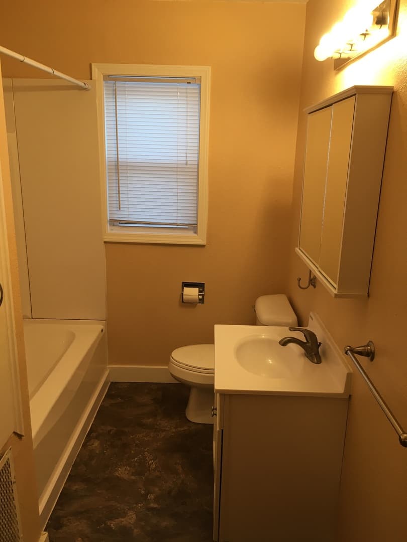 Mandan Apartment: 600 9th Street NW