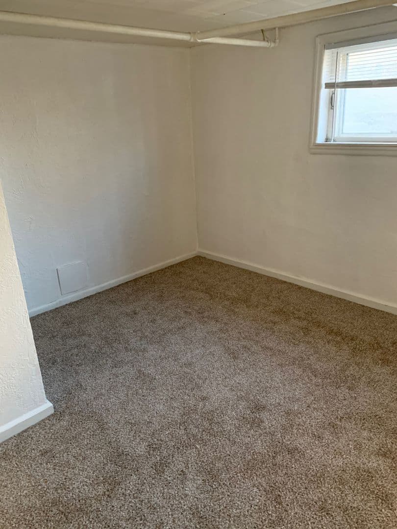 Mandan Apartment: 106 8th St NW