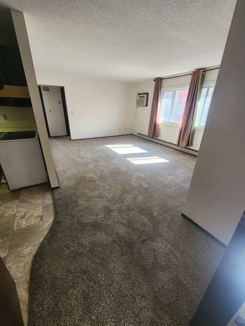 Mandan Apartment: 1508 1st Ave NW