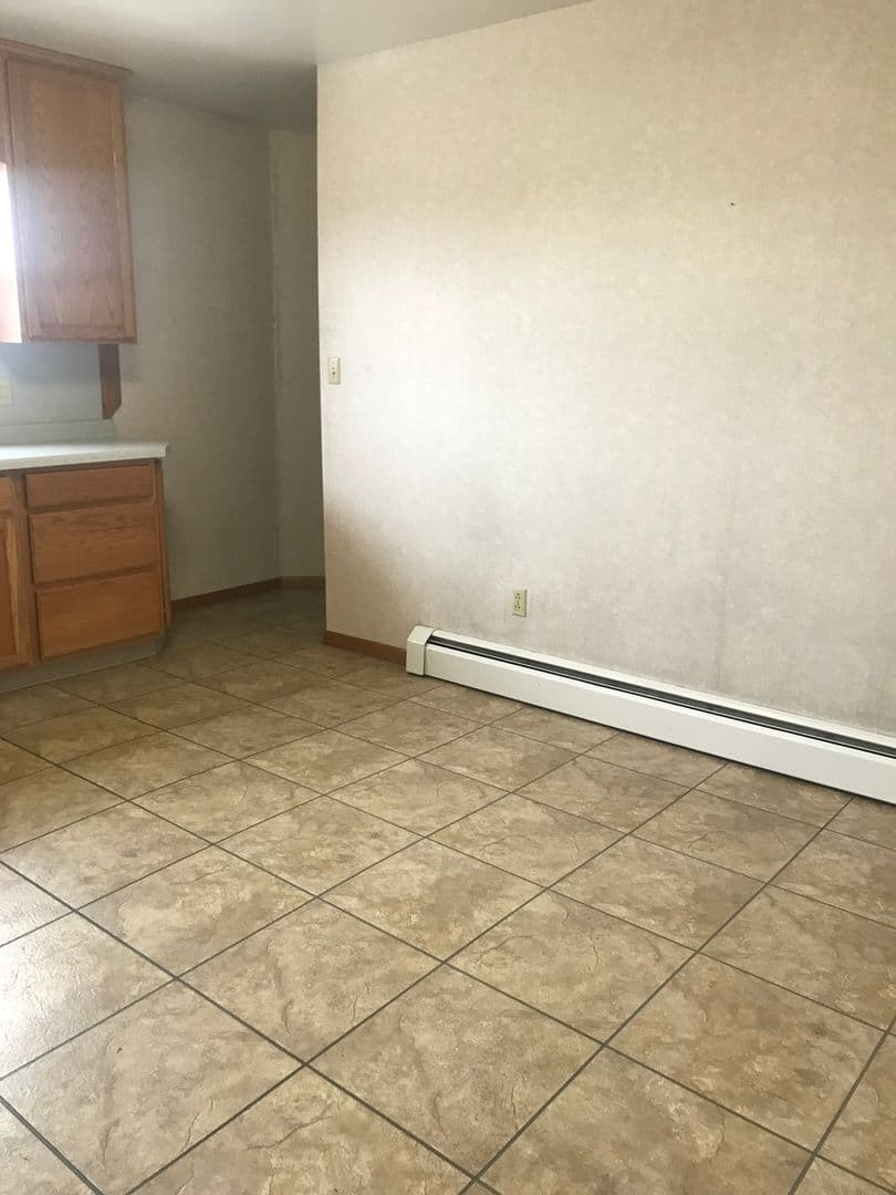 Mandan Apartment: 601/603 9th St NW