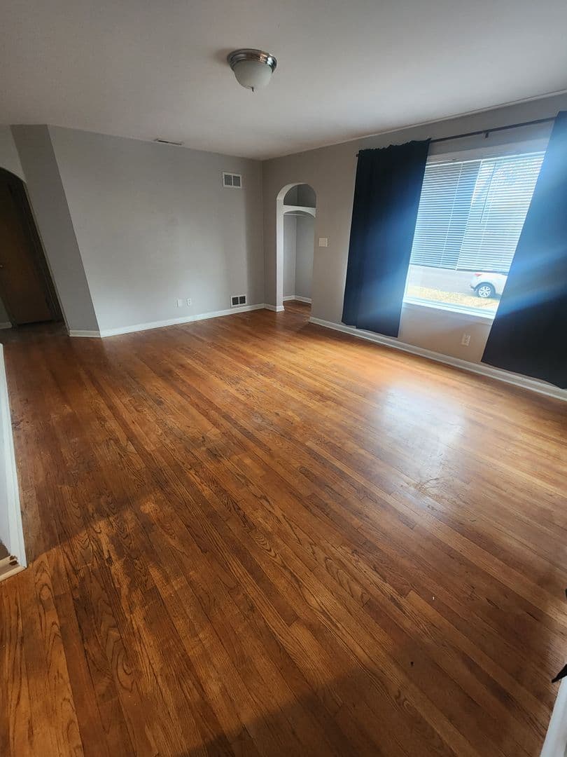 Bismarck Apartment: 1024 N 15th St