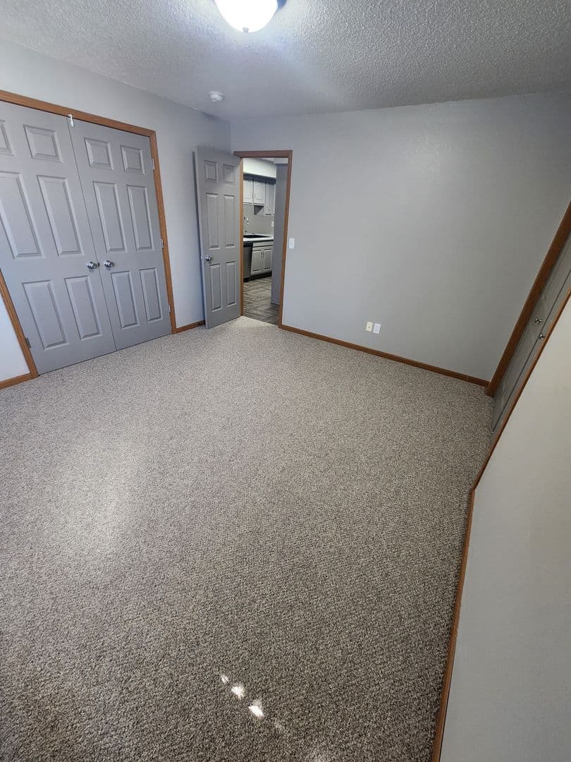 Bismarck Apartment: 1600 Mapleton Ave