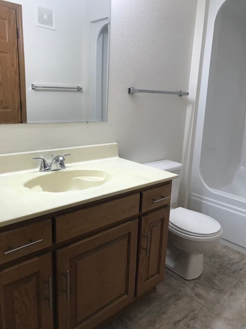 Bismarck Apartment: 1600 Mapleton Ave
