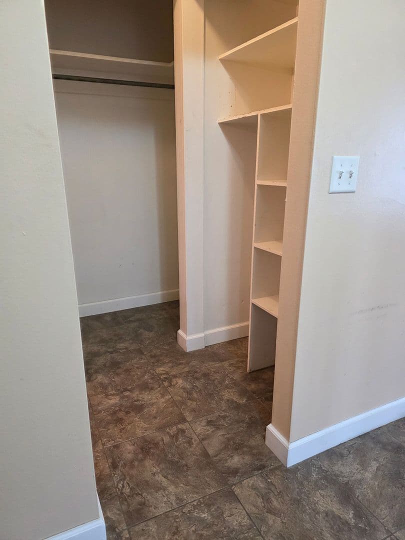 Bismarck Apartment: 913 Riverview Avenue