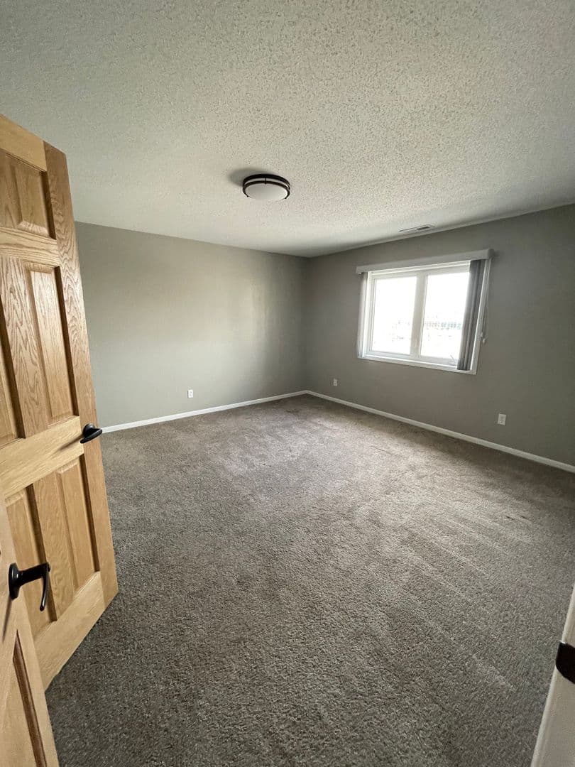 Bismarck Apartment: 1600 Mapleton Ave