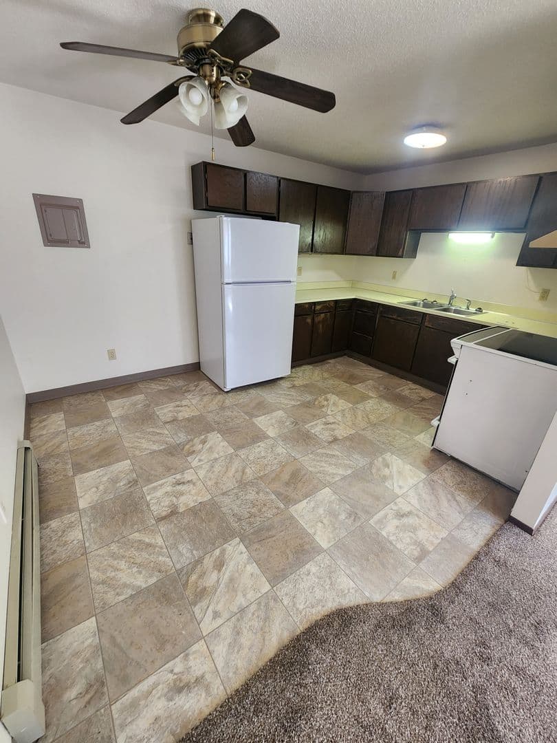 Mandan Apartment: 1508 1st Ave NW