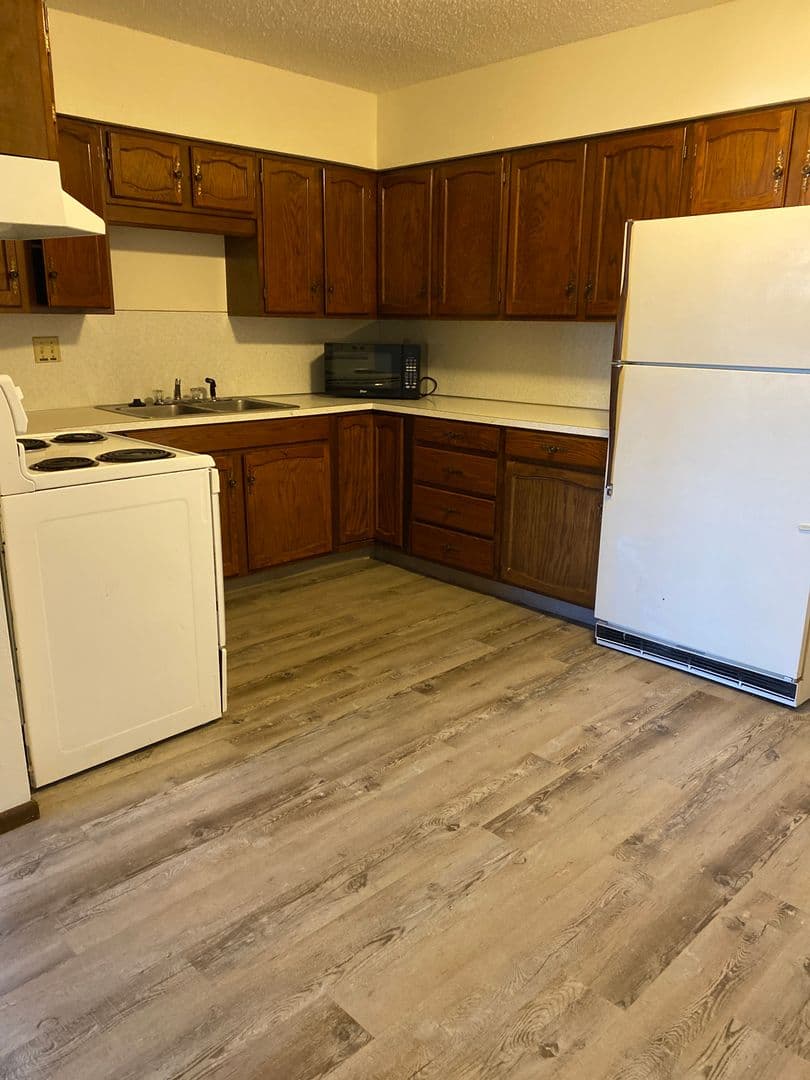 Mandan Apartment: 1603 9th Ave NW