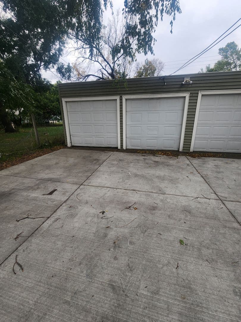 Bismarck Apartment: 1024 N 15th St