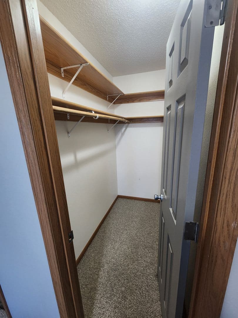 Bismarck Apartment: 1600 Mapleton Ave