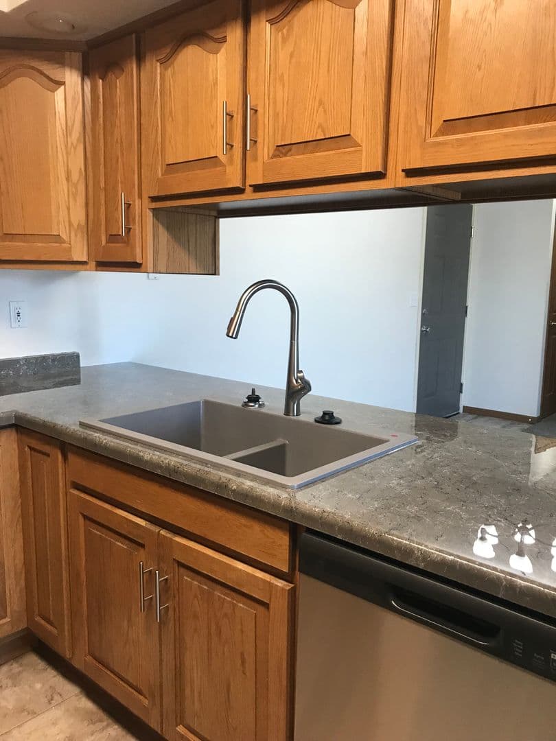 Bismarck Apartment: 1600 Mapleton Ave