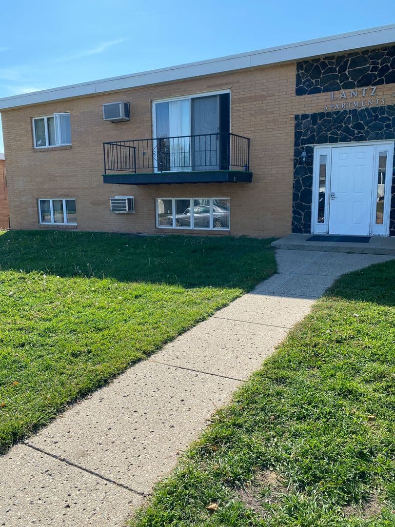 Mandan Apartment: 1603 9th Ave NW