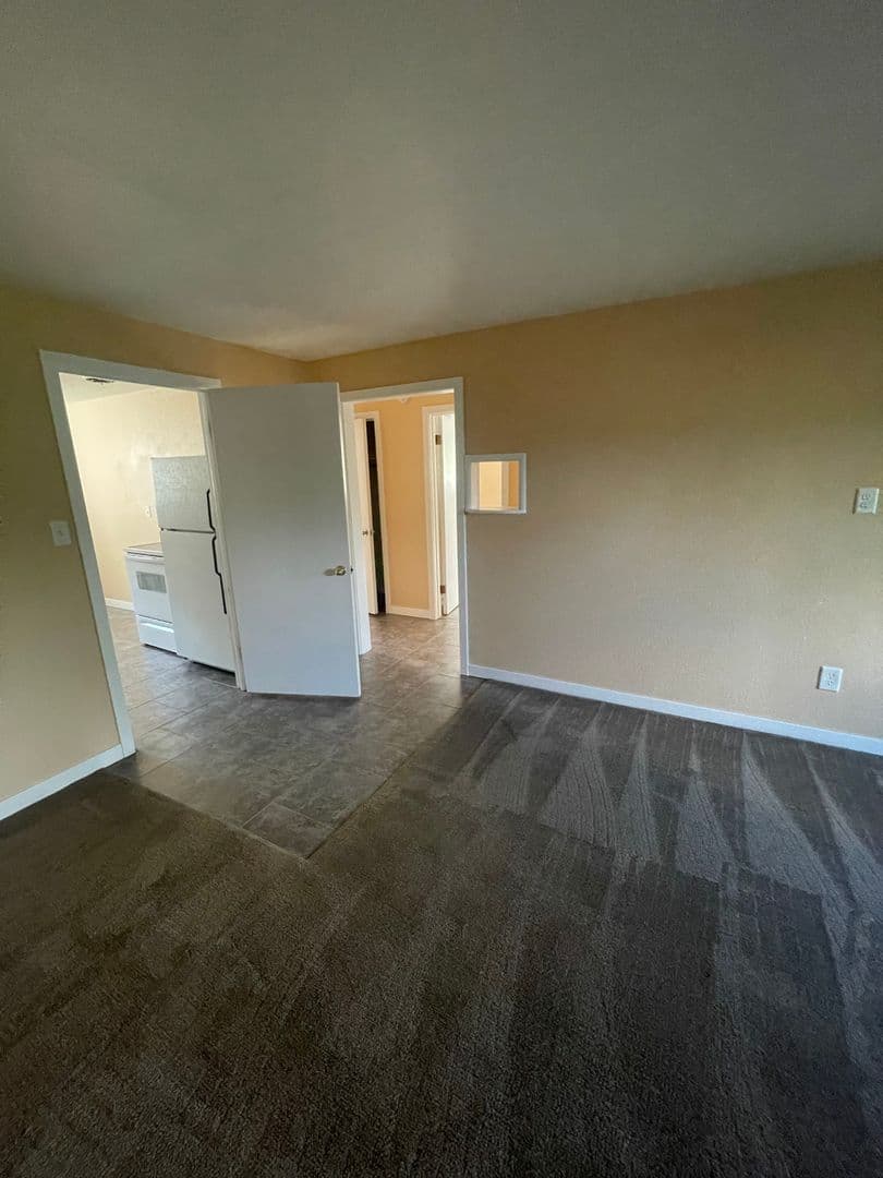 Mandan Apartment: 706/708 Collins Ave