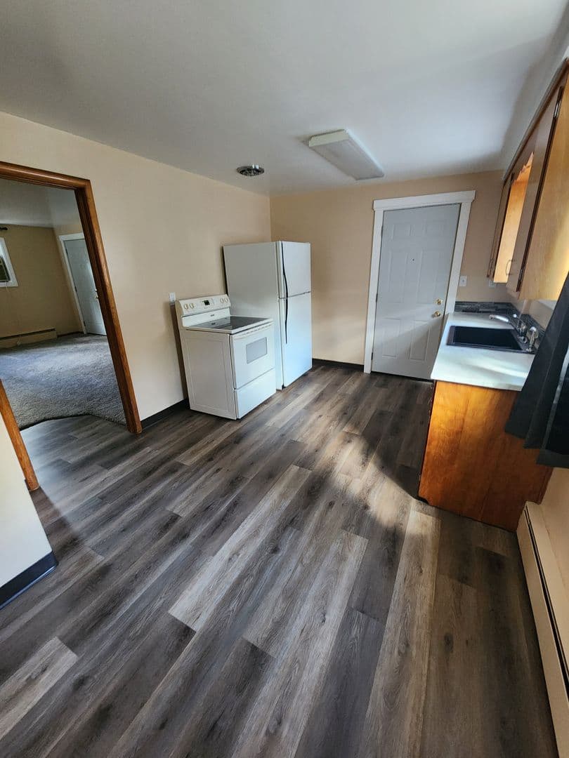 Mandan Apartment: 706/708 Collins Ave